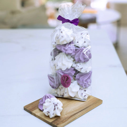 Meringues craquantes et fondantes à la violette en duo